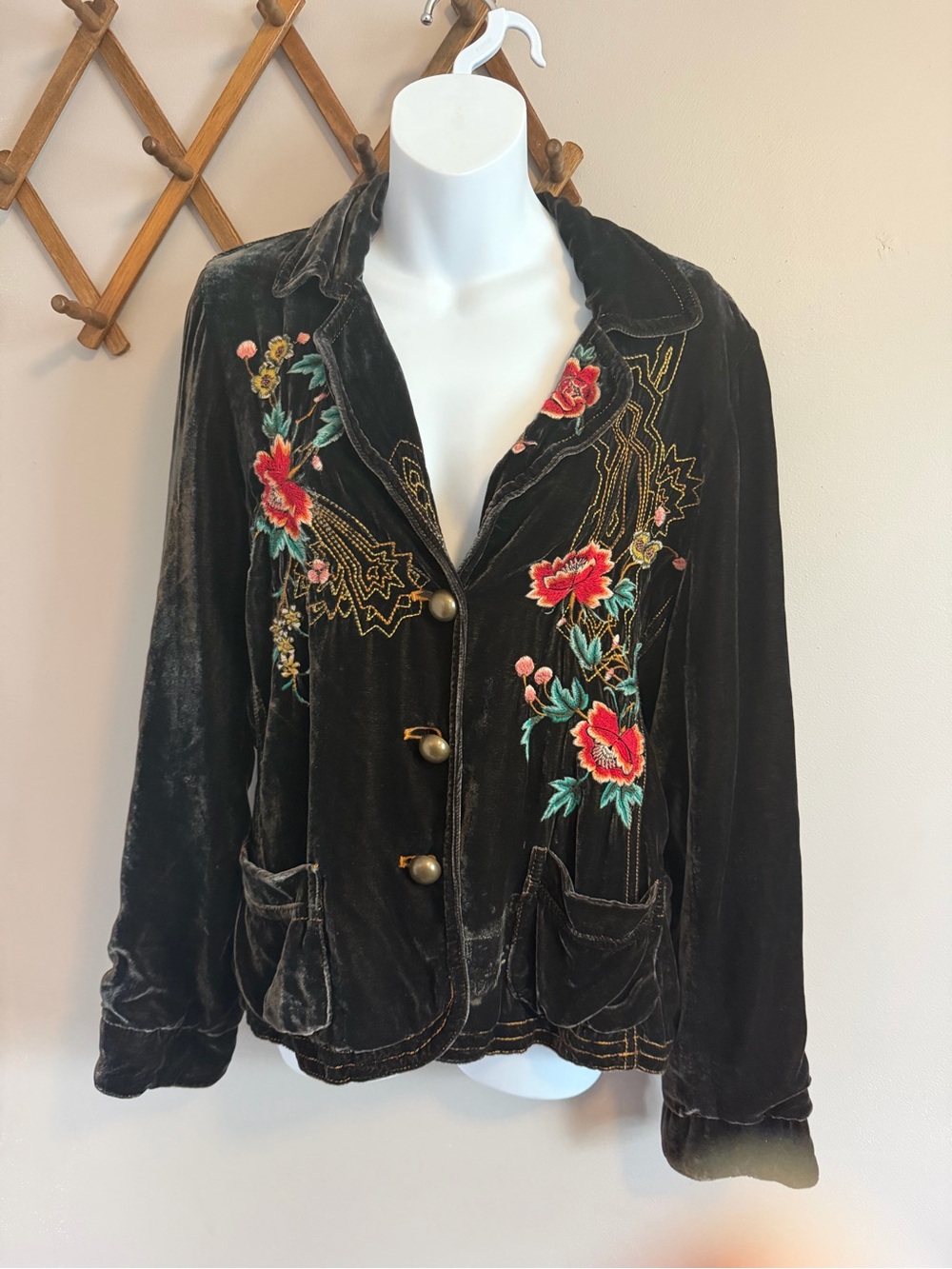 Vintage Johnny Was Y2K Embroidered Silk Velvet Jacket Olive L (vintage sizing)